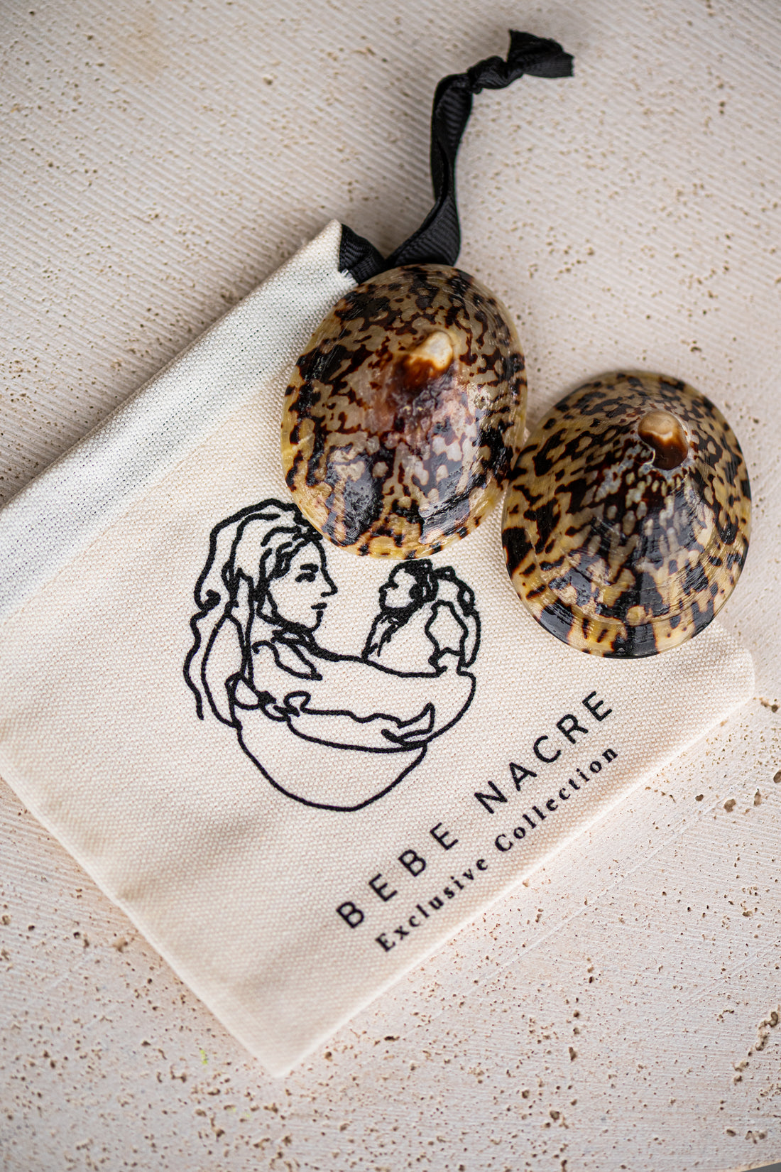 Coquillages d’Allaitement “Pure Nacre” + Bracelet “J’allaite” – Bébé Nacre